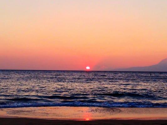 Another unforgettable sunset from Kamaole III Beach Park, just steps away.