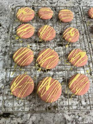 Strawberry with lemon drizzle