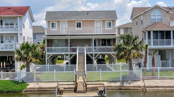 Bring your boat and dock right behind your rental home on one of the many canal rentals.