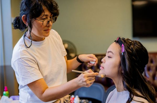 Aki doing a bridesmaid's makeup