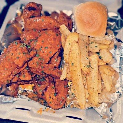 Buffalo wings and steak fries