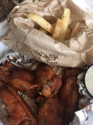 Medium Wings and Fries