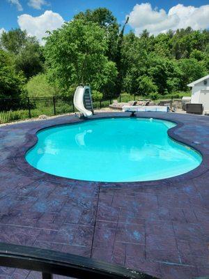 Colored stains for pool floors