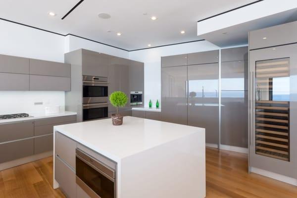 Modern Kitchen by The Points Group Inc.