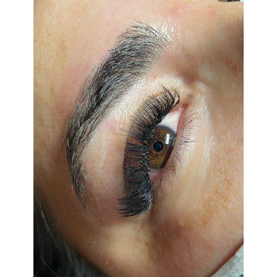 Volume lashes using "L" curl. The "L" curl gives the eye a natural lift