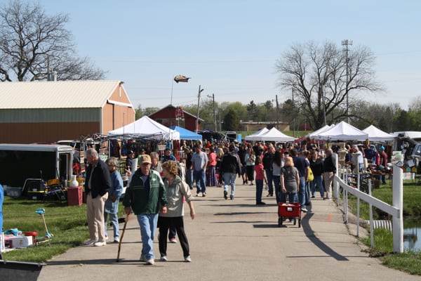 Vendors and customers as far as the eye can see!!