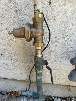 Water pressure regulator installation - residential