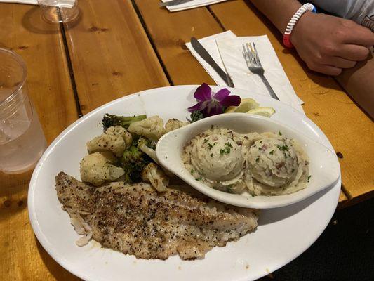 Walleye, mashed potatoes, mixed vegetables