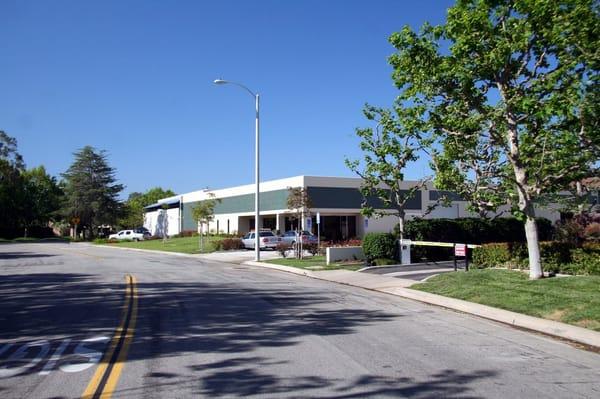 Approach from MacArthur Boulevard, from the northeast.