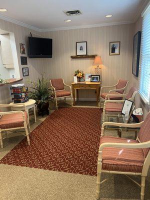 Waiting area at Timonium cosmetic dentist The Smile Design Center of Dr. Yehuda Lehrfield