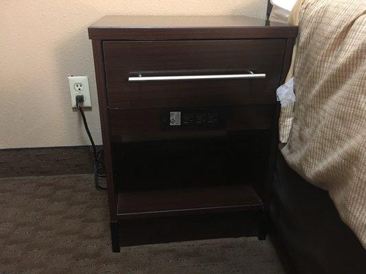 Built-in plug-ins in the nightstands.