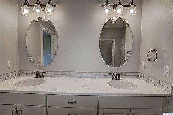 Double vanity sinks