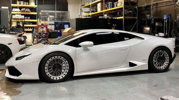 Lambo on beadlocks.