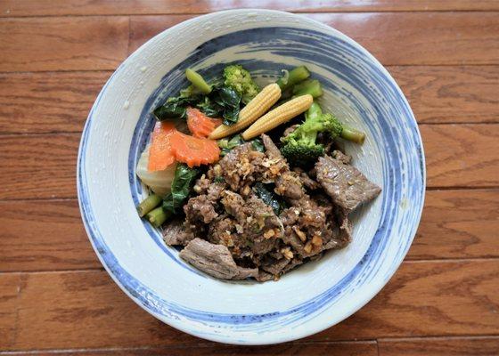 Pad black pepper garlic with beef - very good (beef too chewy)