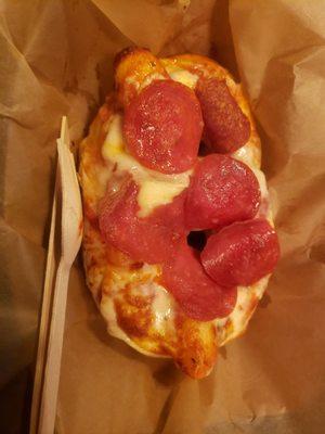 Pizza pretzel