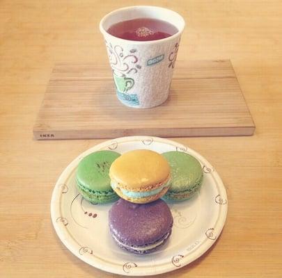 Fenghuang Shan Dan Cong oolong and macarons :)