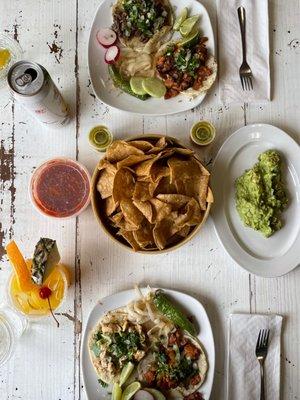 Azada Taco, Alpastor Taco, Guacamole and Chips