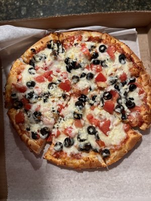 Made their signature pizzas vegetarian by swapping chicken for black olives- it was delicious!