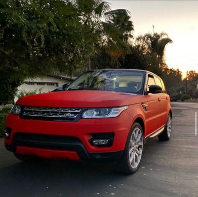 Range Rover Sport in matte red with gloss black accents