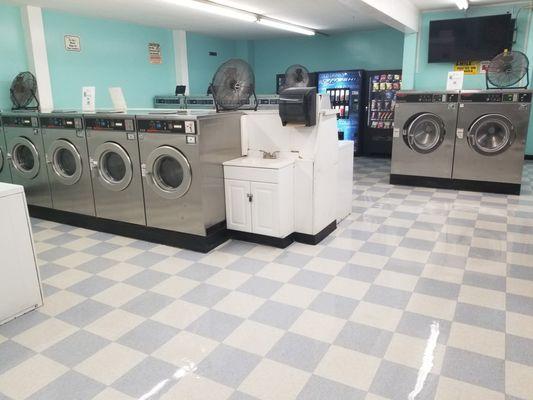 Clean laundromat, with excellent washers and dryers!