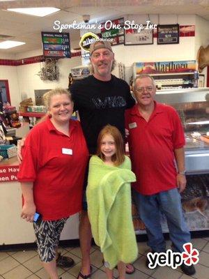 Some of the friendly staff and local,country music sensation Darryl Worley.