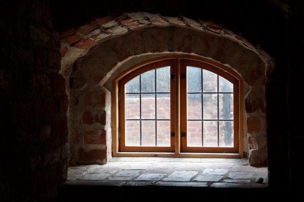 Installing new windows in a classic Home.