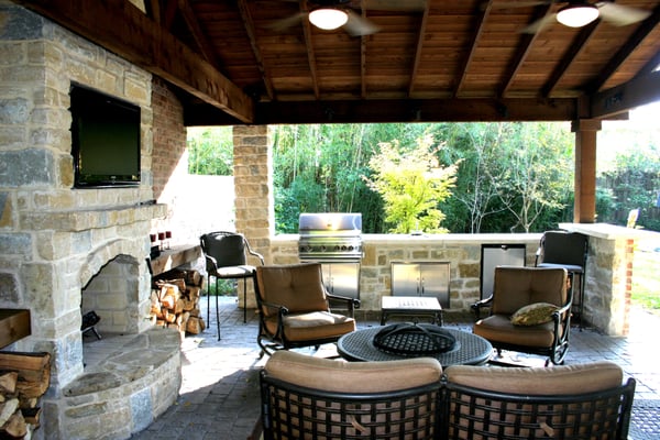 Preston Hollow outdoor living area