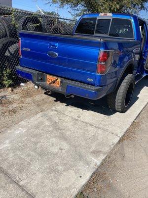 the hispanic worker fought with a girl and called her a bi*ch.... The ugly looking with this truck is a son of a big puta