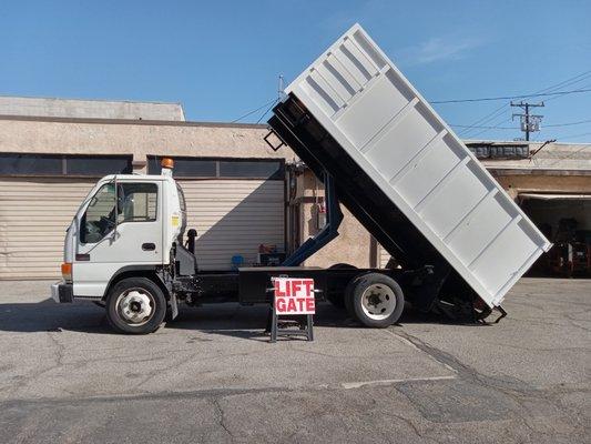 W4500 DUMP WITH LIFTGATE