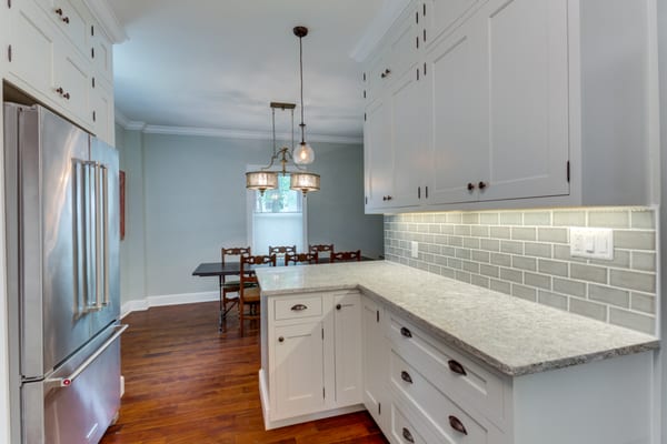 Look at the beautiful peninsular with the pendant light, under cabinet lighting and tiled back splash.