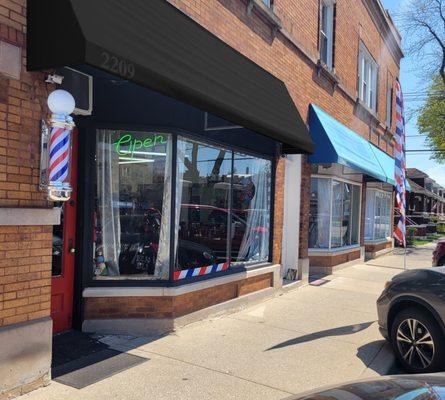 Front door Bacano barbershop