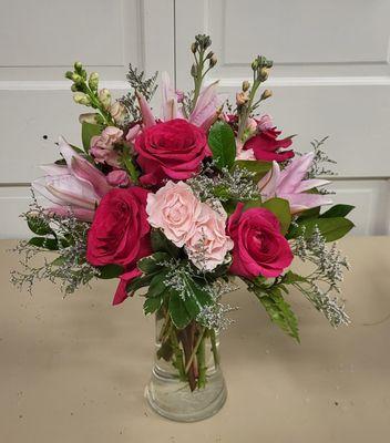 A display of sweetness and elegance ideal for birthdays and a cheerful and full of love get well soon bouquet