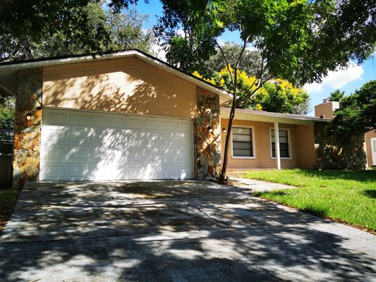 House for RENT. 3B 2B and 2 car garage located in Clearwater. Offered at $2,200 per month