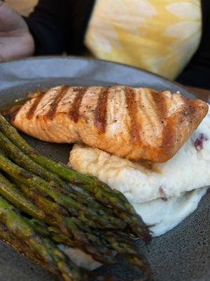 Salmon and asparagus