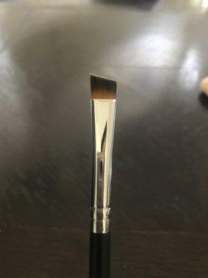 Close up of the angled eyeliner brush