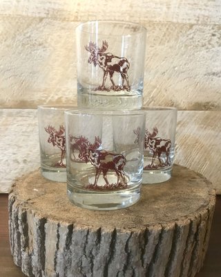 Enjoy a refreshing beverage in this moose rocks glass. Screen printed by hand on an 11-oz (rocks) glass and made in the USA.