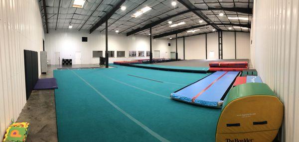 Boulder back handspring trainer with air track and inflatable air pit mat. Cheerleading flexi rolls and spring Floors.