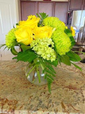 LUSH LEMON ROSES FLOWER ARRANGEMENT. Thank you for making an amazing flower arrangements!