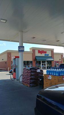 HyVee Gas, South 25th Street, Council Bluffs, Iowa.