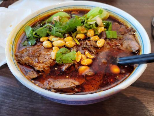 Spicy sour beef noodle soup