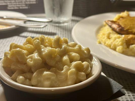 Smoked Gouda And Truffle Mac & Cheese... SO GOOD omg.