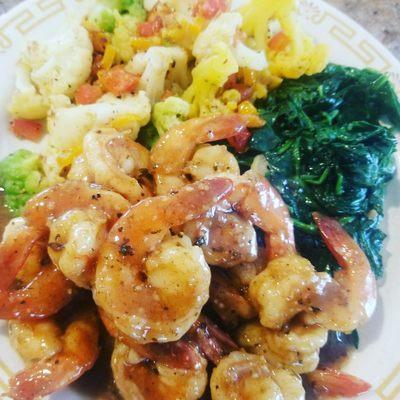 Shrimp tri-color cauliflower statue spinach