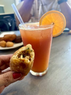 Bolinho de mandioca com carne