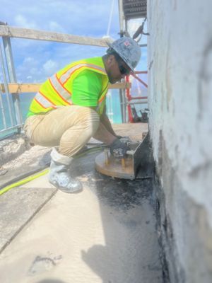 Concrete cutting walls in Miami with flush cut saw  to fly out with crane