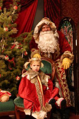 Montana Picture Gallery does Old St Nick photos during the holidays!