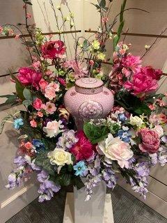 We offer a variety of urns that can be displayed in a floral ring.