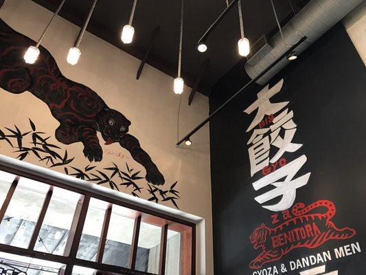 Beni Tora means Red tiger. Dan Dan noodle and gyoza are Chinese origin so their decor is in Chinese style.