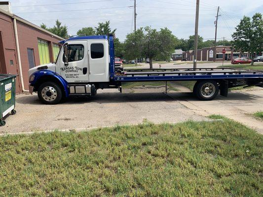 Rollback flatbed tow truck