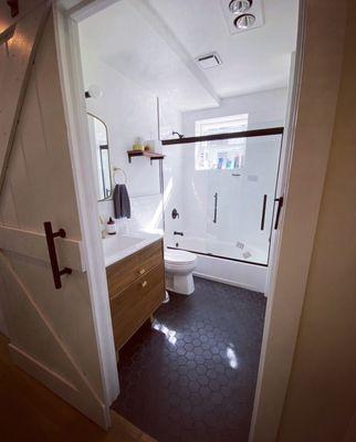 Bespoke vanity bathroom renovation.
Erie Street Jersey City, NJ
07302