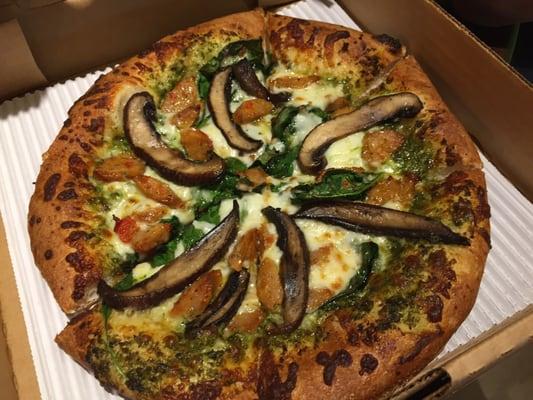 Traditional crust w/Garlic Infused Olive Oil & Herb Pesto sauce, topped w/Portobello mushrooms, spicy chicken sausage & spinach